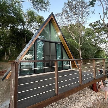 Dugong Koh Sukorn Hotel Ko Sukon Exterior photo