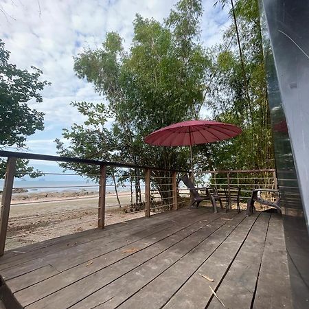 Dugong Koh Sukorn Hotel Ko Sukon Exterior photo