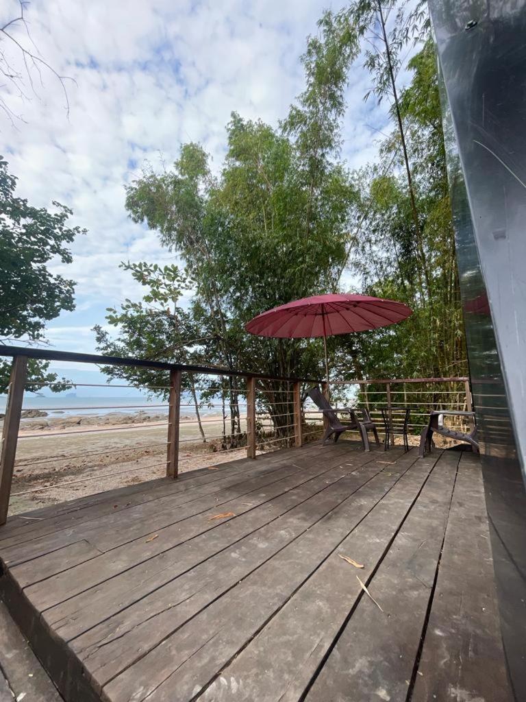 Dugong Koh Sukorn Hotel Ko Sukon Exterior photo