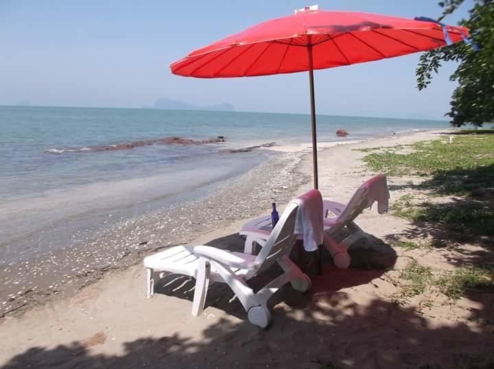 Dugong Koh Sukorn Hotel Ko Sukon Exterior photo