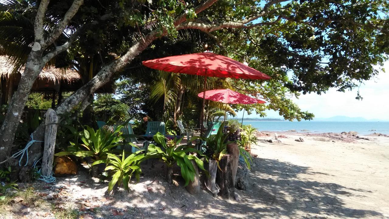 Dugong Koh Sukorn Hotel Ko Sukon Exterior photo