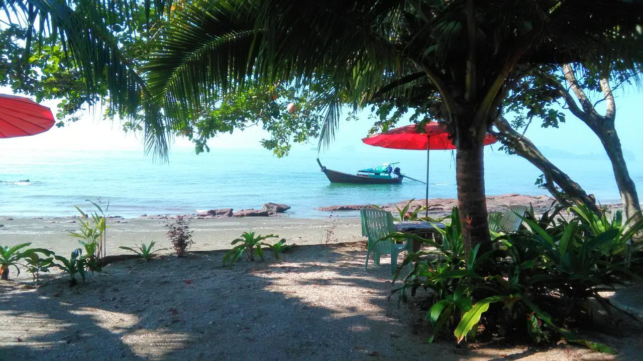 Dugong Koh Sukorn Hotel Ko Sukon Exterior photo