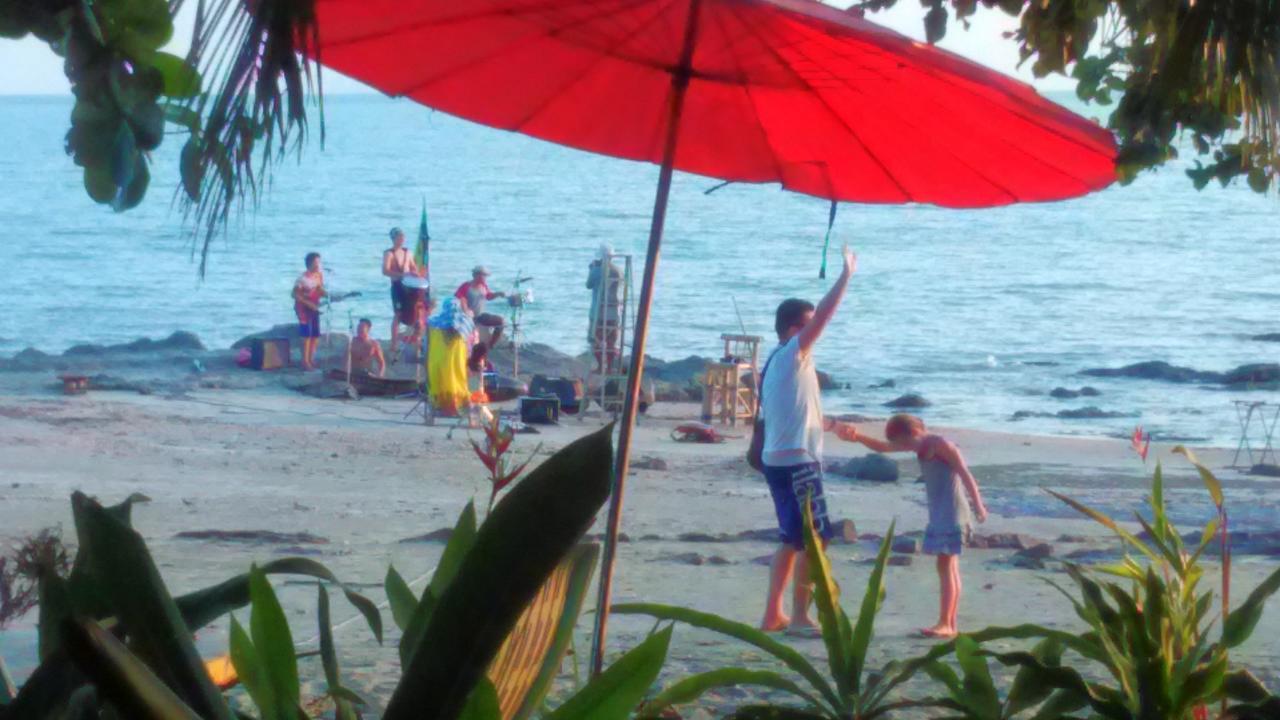 Dugong Koh Sukorn Hotel Ko Sukon Exterior photo