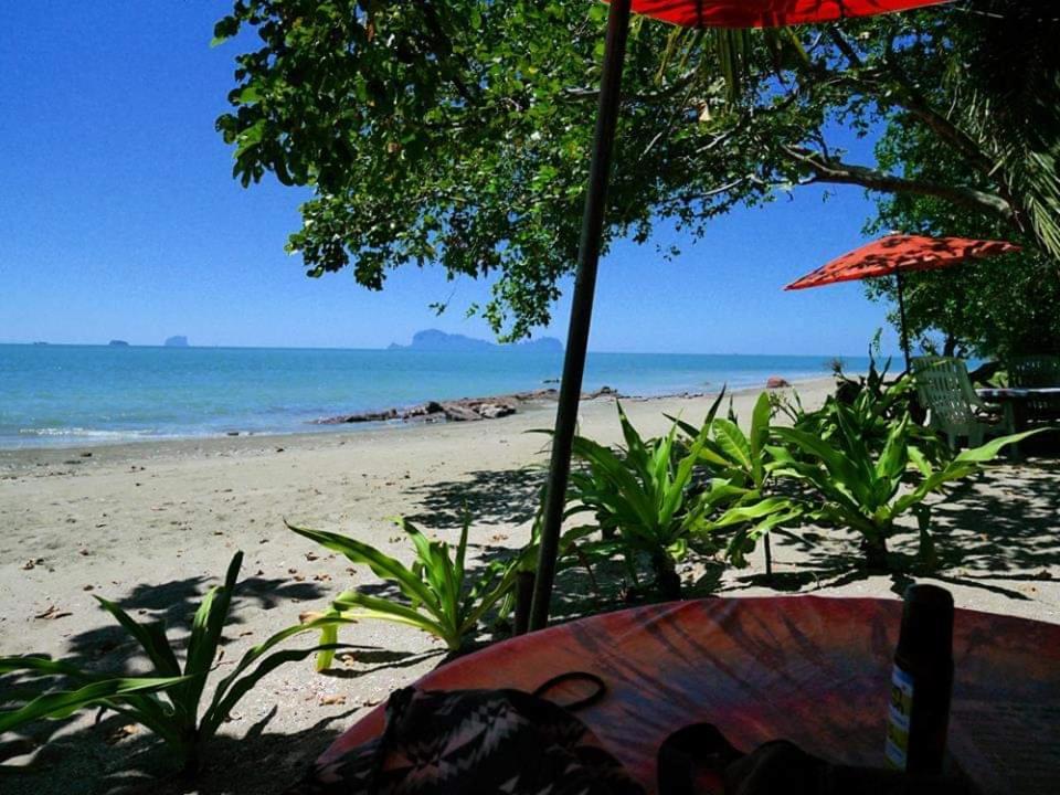 Dugong Koh Sukorn Hotel Ko Sukon Exterior photo