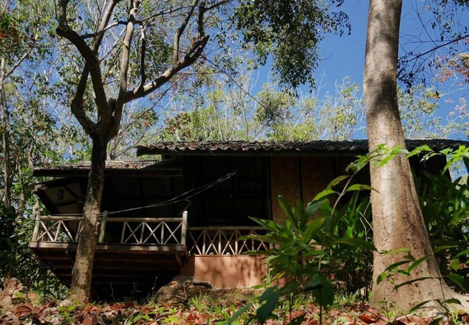 Dugong Koh Sukorn Hotel Ko Sukon Exterior photo